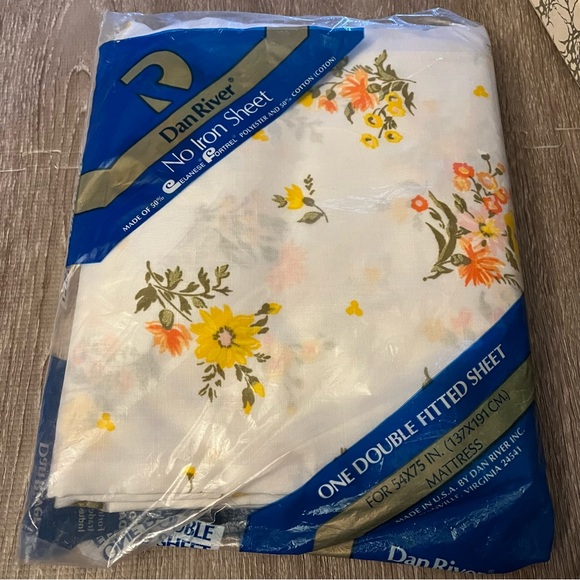Vintage Dan River Dantrel Full Size Fitted Yellow Flowers Sheet. - Picture 4 of 5